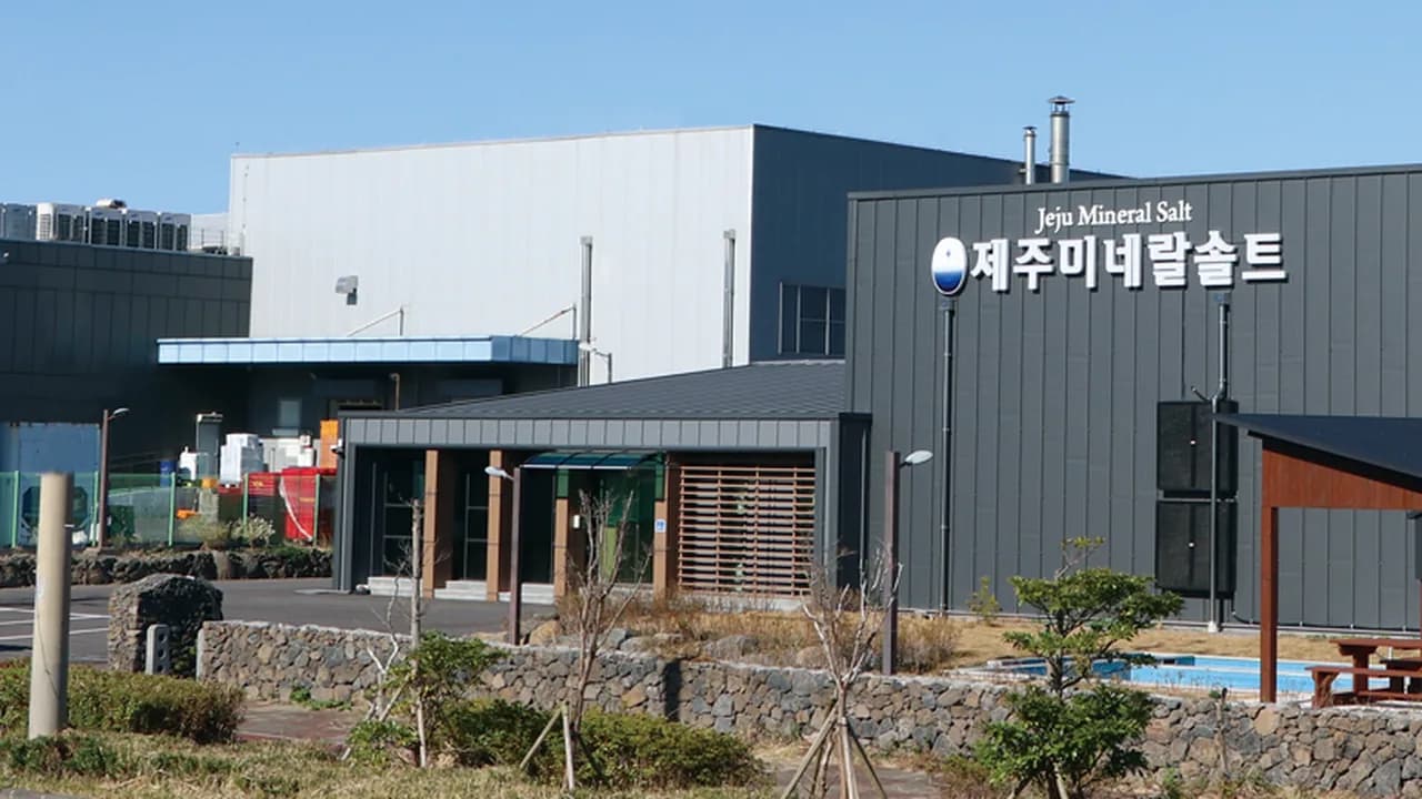 제주미네랄솔트 공장 정면과 출입구